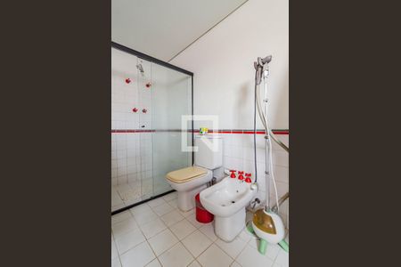 Apartamento à venda com 145m², 3 quartos e 2 vagas Apartamento à venda com 145m², 3 quartos e 2 vagasBanheiro da suíte 1
