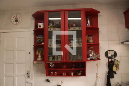 Casa à venda com 180m², 3 quartos e 2 vagas Casa à venda com 180m², 3 quartos e 2 vagasCozinha - Armários