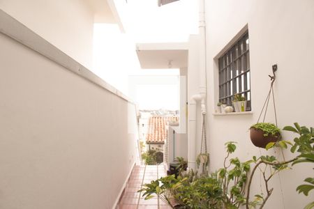 Casa à venda com 180m², 3 quartos e 2 vagas Casa à venda com 180m², 3 quartos e 2 vagasCorredor