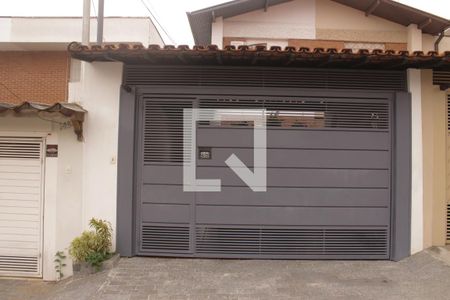 Casa à venda com 180m², 3 quartos e 2 vagas Casa à venda com 180m², 3 quartos e 2 vagasFachada