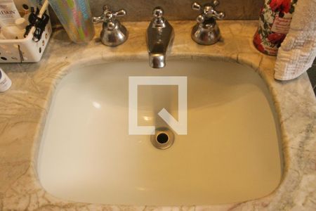 Casa à venda com 180m², 3 quartos e 2 vagas Casa à venda com 180m², 3 quartos e 2 vagasBanheiro - Torneira