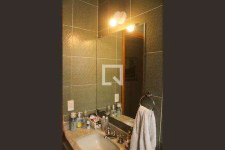 Casa à venda com 180m², 3 quartos e 2 vagas Casa à venda com 180m², 3 quartos e 2 vagasBanheiro 2