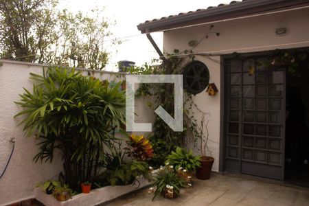 Casa à venda com 180m², 3 quartos e 2 vagas Casa à venda com 180m², 3 quartos e 2 vagasQuintal