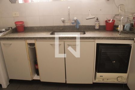 Casa à venda com 180m², 3 quartos e 2 vagas Casa à venda com 180m², 3 quartos e 2 vagasCozinha - Armários