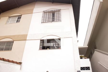 Casa à venda com 180m², 3 quartos e 2 vagas Casa à venda com 180m², 3 quartos e 2 vagasFachada