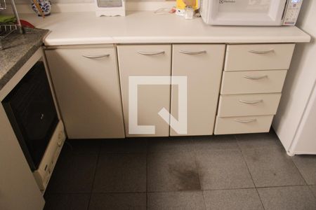 Casa à venda com 180m², 3 quartos e 2 vagas Casa à venda com 180m², 3 quartos e 2 vagasCozinha - Armários