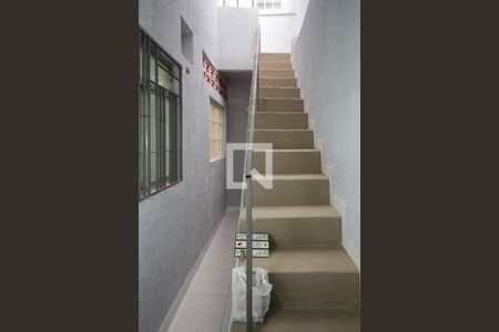 Escada de casa para alugar com 1 quarto, 60m² em Vila Alpina, São Paulo