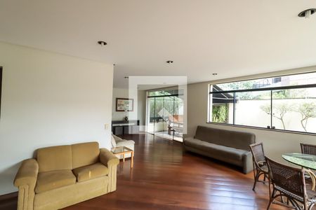 Apartamento para alugar com 180m², 3 quartos e 3 vagas Apartamento para alugar com 180m², 3 quartos e 3 vagasHall social