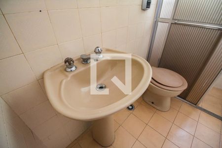 Casa à venda com 200m², 3 quartos e 2 vagasBanheiro do Quarto 1