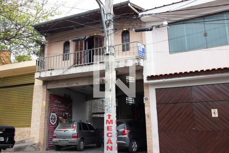 Casa à venda com 300m², 4 quartos e 4 vagas Casa à venda com 300m², 4 quartos e 4 vagasFachada