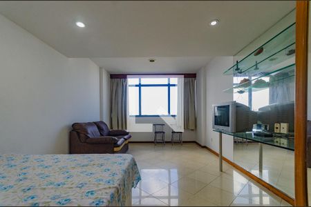 Sala/Quarto de apartamento para alugar com 1 quarto, 36m² em Vitoria, Salvador