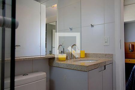 Banheiro da Suíte 1 de apartamento para alugar com 2 quartos, 57m² em Vila Andrade, São Paulo