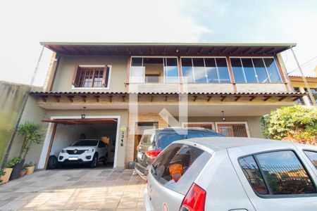 Casa à venda com 385m², 5 quartos e 9 vagasFachada
