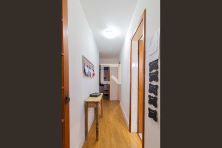 Casa à venda com 385m², 5 quartos e 9 vagasCorredor