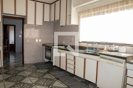 Casa para alugar com 750m², 8 quartos e 5 vagasCozinha
