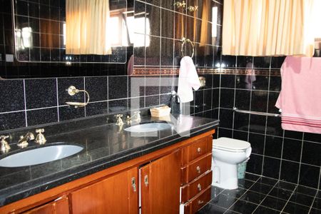 Casa para alugar com 750m², 8 quartos e 5 vagasBanheiro do Quarto 1