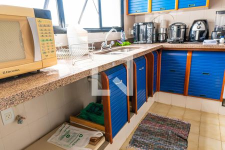 Apartamento à venda com 130m², 2 quartos e 2 vagasCozinha