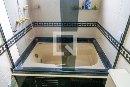 Apartamento à venda com 130m², 2 quartos e 2 vagasBanheiro da Suíte