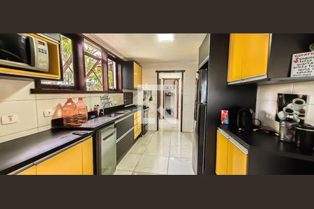 Casa de condomínio para alugar com 335m², 6 quartos e 4 vagasCozinha