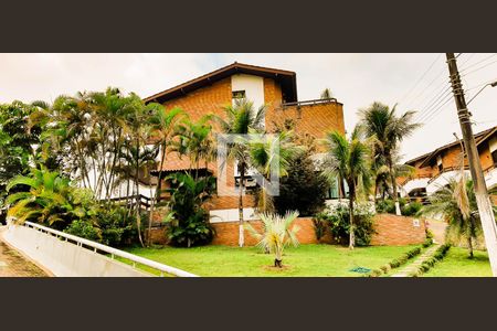 Casa de condomínio para alugar com 335m², 6 quartos e 4 vagasLateral da casa