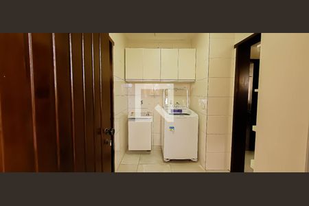 Casa de condomínio para alugar com 335m², 6 quartos e 4 vagasLavanderia