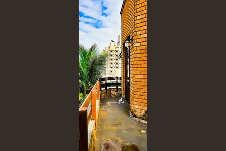 Casa de condomínio para alugar com 335m², 6 quartos e 4 vagasVaranda 