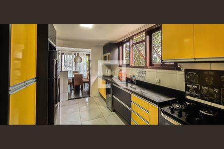 Casa de condomínio para alugar com 335m², 6 quartos e 4 vagasCozinha