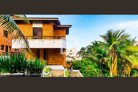 Casa de condomínio para alugar com 335m², 6 quartos e 4 vagasFachada da casa