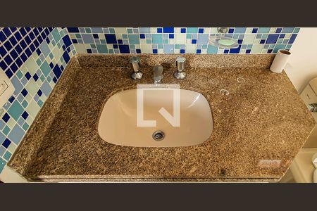 Casa de condomínio para alugar com 335m², 6 quartos e 4 vagasBanheiro da Suíte 2