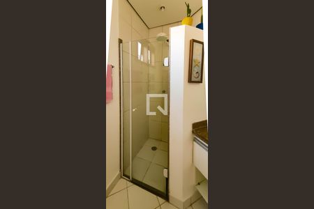 Casa de condomínio para alugar com 335m², 6 quartos e 4 vagasBanheiro social