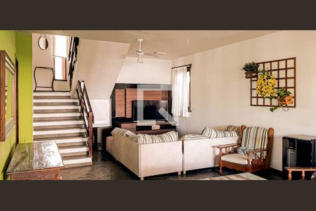 Sala de Estar de casa de condomínio para alugar com 6 quartos, 335m² em Jardim Três Marias, Guarujá