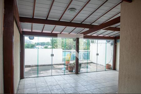 Casa à venda com 220m², 3 quartos e 2 vagasterraço