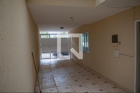 Casa à venda com 220m², 3 quartos e 2 vagasarea de serviço - garagem
