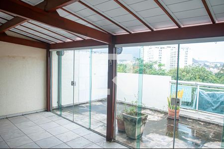 Casa à venda com 220m², 3 quartos e 2 vagasterraço