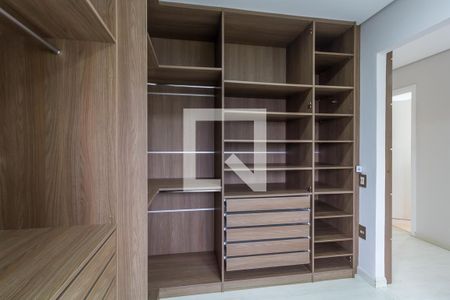 Apartamento para alugar com 110m², 2 quartos e 2 vagas Apartamento para alugar com 110m², 2 quartos e 2 vagasCloset do Quarto 2