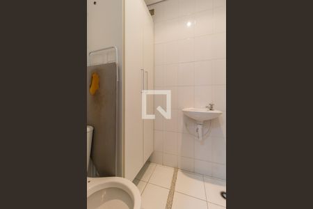Apartamento para alugar com 110m², 2 quartos e 2 vagas Apartamento para alugar com 110m², 2 quartos e 2 vagasBanheiro de Serviço