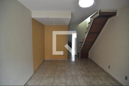 Casa de condomínio para alugar com 82m², 2 quartos e 1 vagaSala