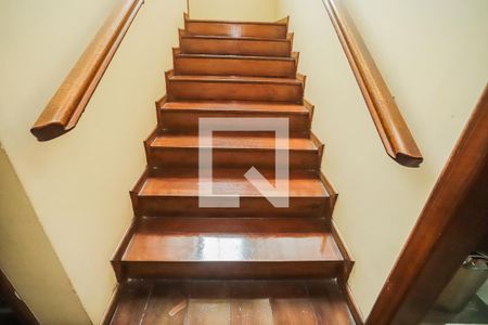 Casa à venda com 280m², 4 quartos e 6 vagasEscada