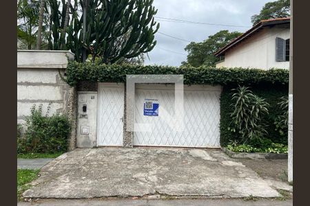 Casa à venda com 280m², 4 quartos e 6 vagasFachada 1