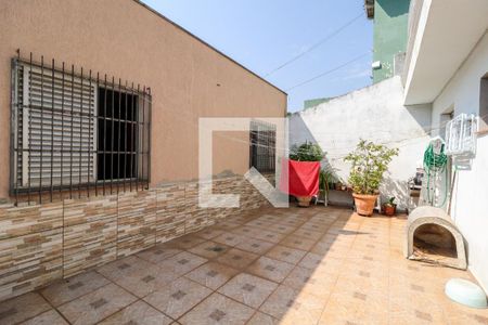 Casa à venda com 323m², 4 quartos e 3 vagas Casa à venda com 323m², 4 quartos e 3 vagasQuintal