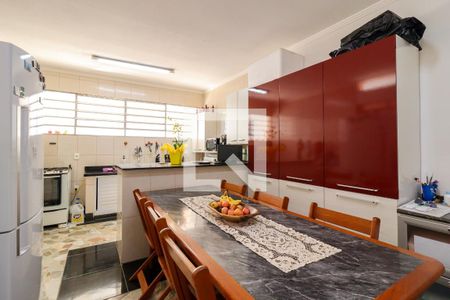 Casa à venda com 323m², 4 quartos e 3 vagas Casa à venda com 323m², 4 quartos e 3 vagasCozinha