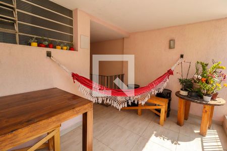 Casa à venda com 323m², 4 quartos e 3 vagas Casa à venda com 323m², 4 quartos e 3 vagasQuintal