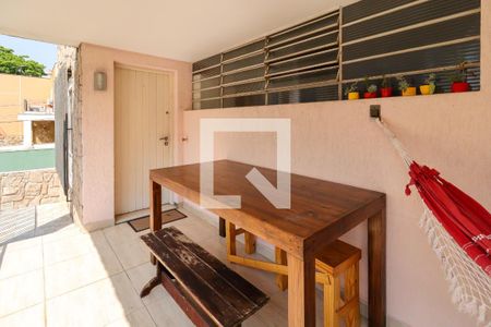 Casa à venda com 323m², 4 quartos e 3 vagas Casa à venda com 323m², 4 quartos e 3 vagasQuintal