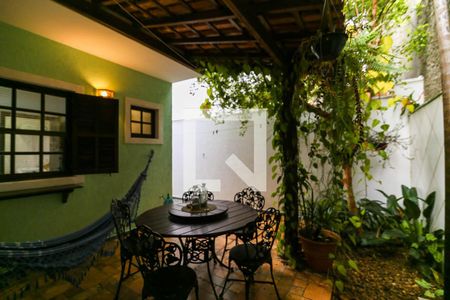 Casa de condomínio à venda com 157m², 3 quartos e 2 vagasJardim