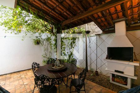 Casa de condomínio à venda com 157m², 3 quartos e 2 vagasJardim