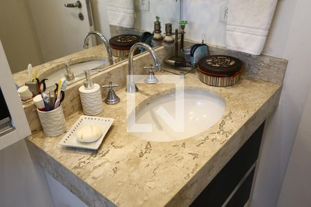 Apartamento à venda com 172m², 3 quartos e 3 vagasBanheiro da Suíte 1