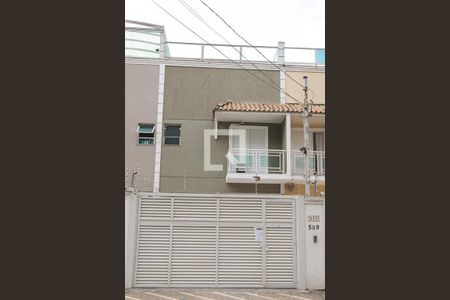 Casa à venda com 270m², 3 quartos e 4 vagas Casa à venda com 270m², 3 quartos e 4 vagasFachada