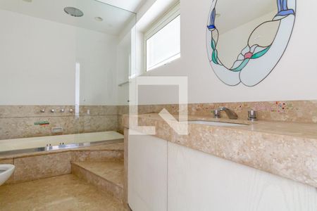 Apartamento à venda com 408m², 3 quartos e 5 vagasBanheiro 3 - Suíte