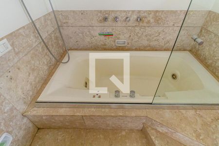 Apartamento à venda com 408m², 3 quartos e 5 vagasBanheiro 3 - Suíte