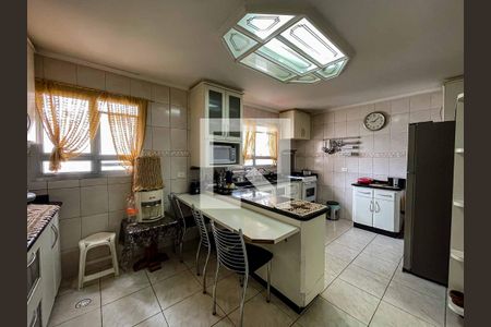 Casa para alugar com 300m², 5 quartos e 5 vagasCozinha